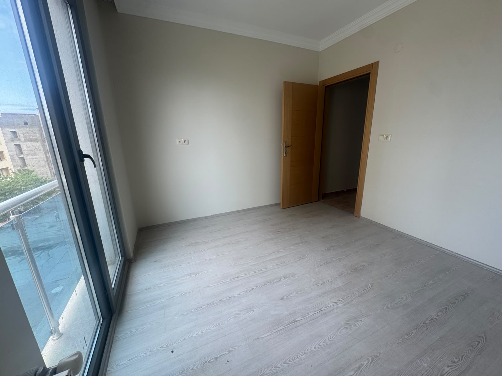 SÖĞÜTLÜ DE CUMHURİYET BULVARINDA KİRALIK DAİRE